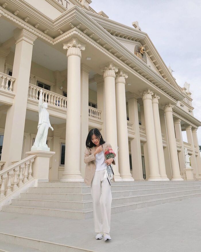 du lịch mùa hè ở Đà Lạt chiêm ngưỡng nhà thờ Don Bosco nguy nga