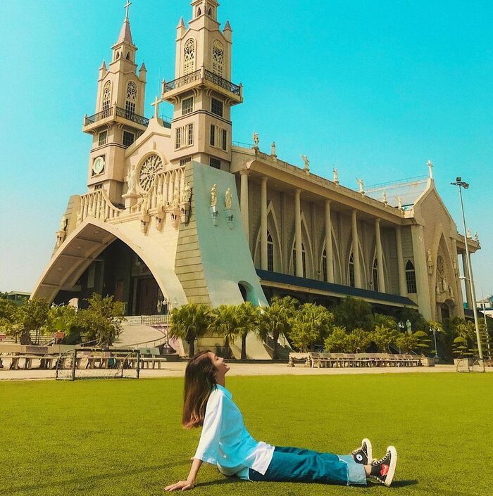 du lịch Thái Bình chiêm ngưỡng kiến trúc Gothic ấn tượng tại nhà thờ Chính tòa