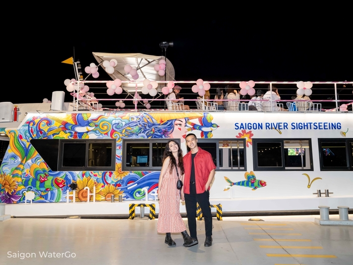 hoạt động du lịch đêm ở TP HCM - đi Saigon Waterbus ngắm hoàng hôn