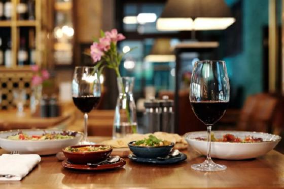 Hẹn hò tại 10 nhà hàng lãng mạn nhất Toronto