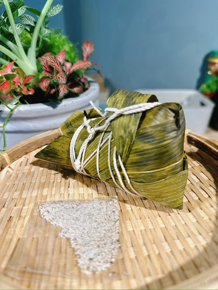 Bánh bá trạng Tết Đoan Ngọ được dùng để cúng tổ tiền, biếu tặng