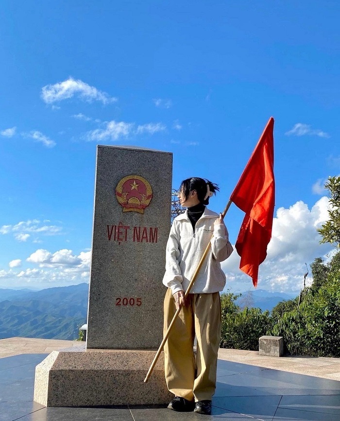 Đừng quên check in Cột mốc 0 gần Cột cờ A Pa Chải Điện Biên