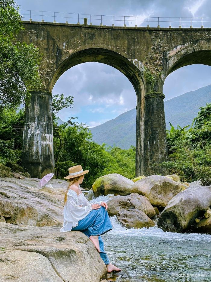 Cầu vòm Đồn Cả gần bãi biển Cảnh Dương Huế Cầu vòm Đồn Cả gần bãi biển Cảnh Dương Huế