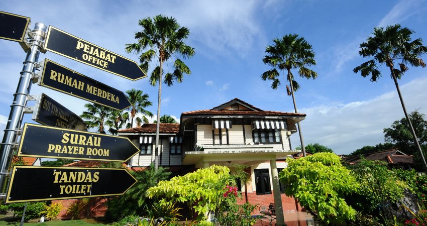 Tham khảo trước giờ mở cửa ở các điểm tham quan để có trải nghiệm suôn sẻ hơn