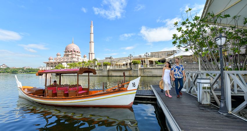 Du khách nên lựa chọn trang phục lịch sự khi đến những khu vực công cộng tại Bandar Baru Bangi