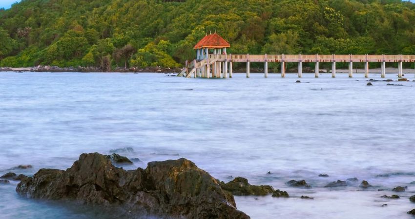 Bãi biển Tanjung Balau Beach