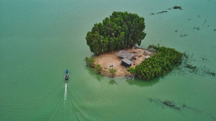 Hồ Dầu Tiếng với khung cảnh mênh mông