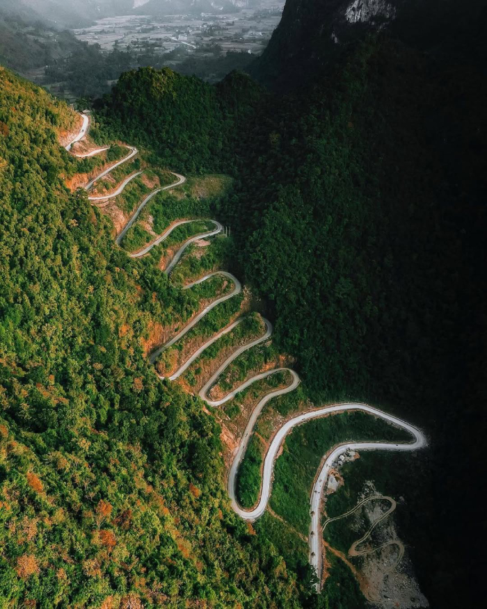 Đèo Mẻ Pia uốn lượn từ trên cao