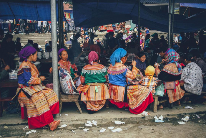 Chợ phiên truyền thống đầy màu sắc