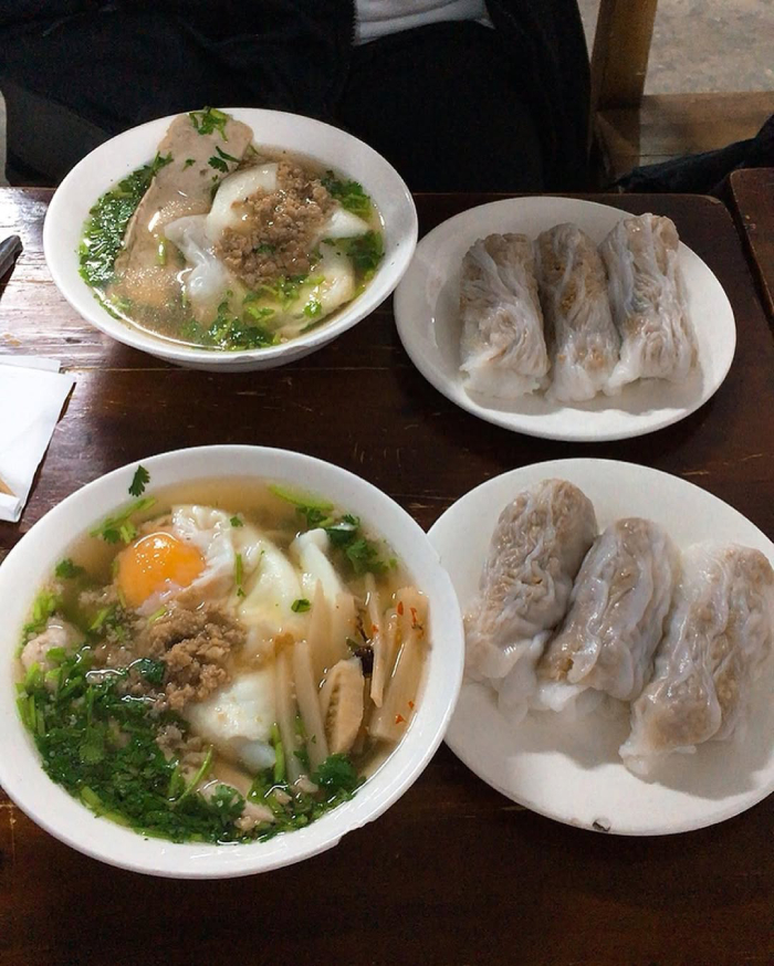 Bánh cuốn miền mướt dùng cùng nước lèo ngọt từ xương