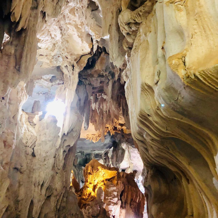 Hang động kỳ ảo với dấu tích người Việt cổ