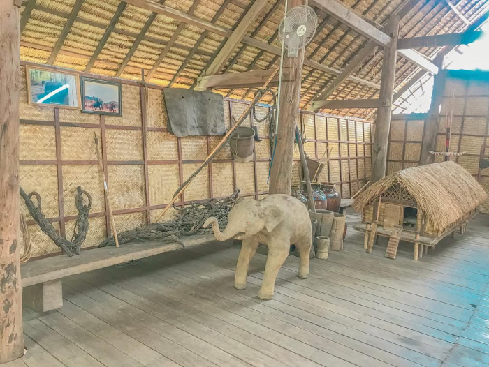 Bên trong nhà sàn cổ