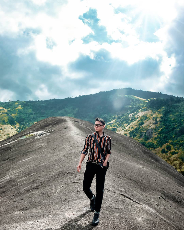 Đá voi là điểm check in thú vị của khách du lịch