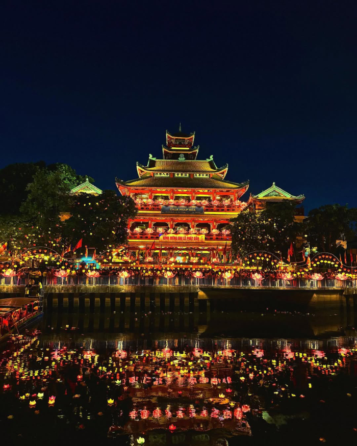 Chùa Pháp Hoa lộng lẫy vào dịp lễ hội