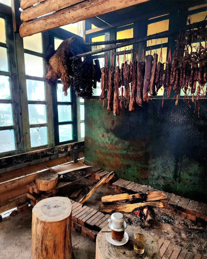 Món thịt gác bếp là nét văn hóa của đồng bào thiểu số