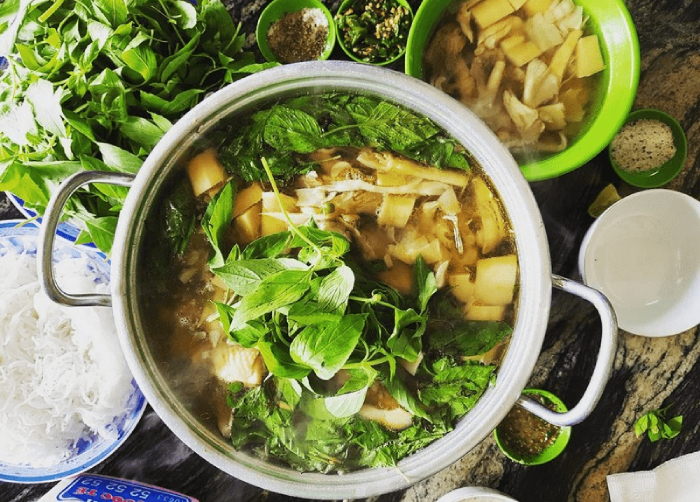 Món lẩu lá rừng nhất định phải thử khi tới vùng sơn cước