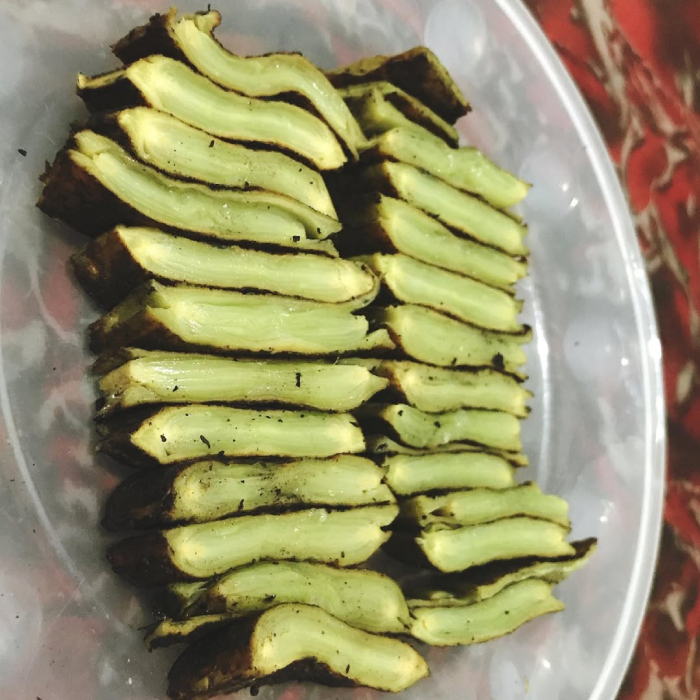 Quả núc nác nướng với màu xanh non đẹp mắt phía trong