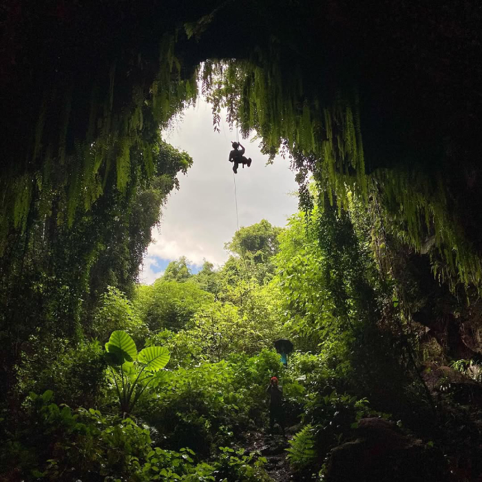 Hành trình khám phá hang động bí ẩn và không kém phần mạo hiểm