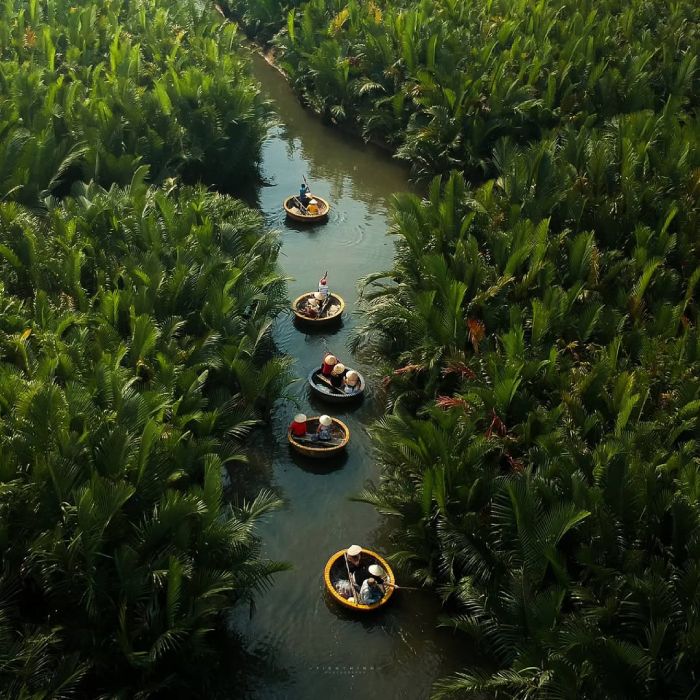 Rừng dừa với đặc trưng là những chiếc thuyền thúng