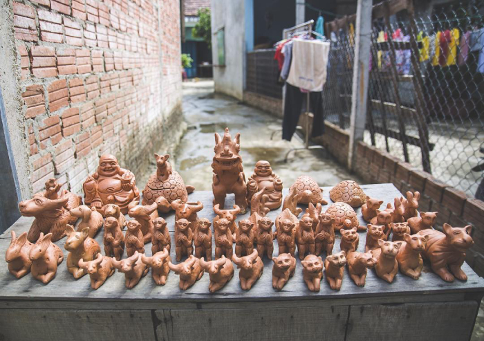 Làng gốm có rất nhiều sản phẩm với kiểu dáng phong phú thú vị