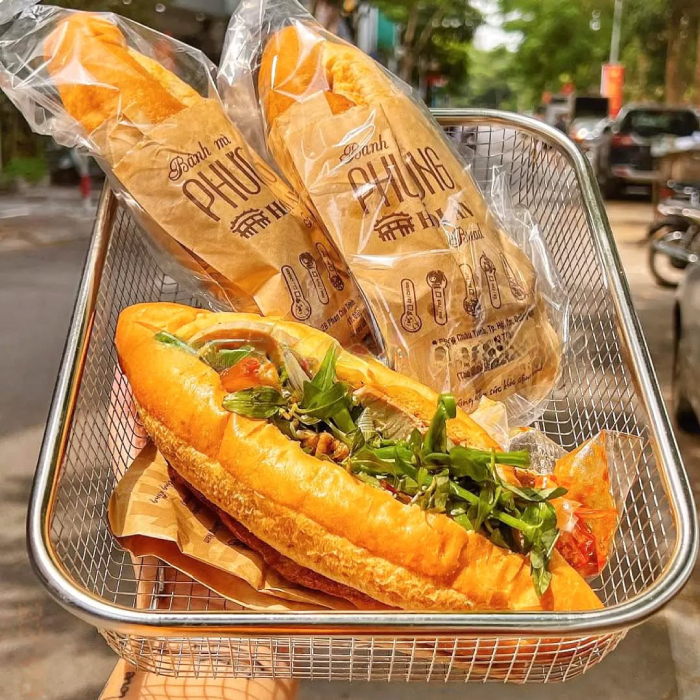 Bánh mì Phượng nổi tiếng nhất Hội An