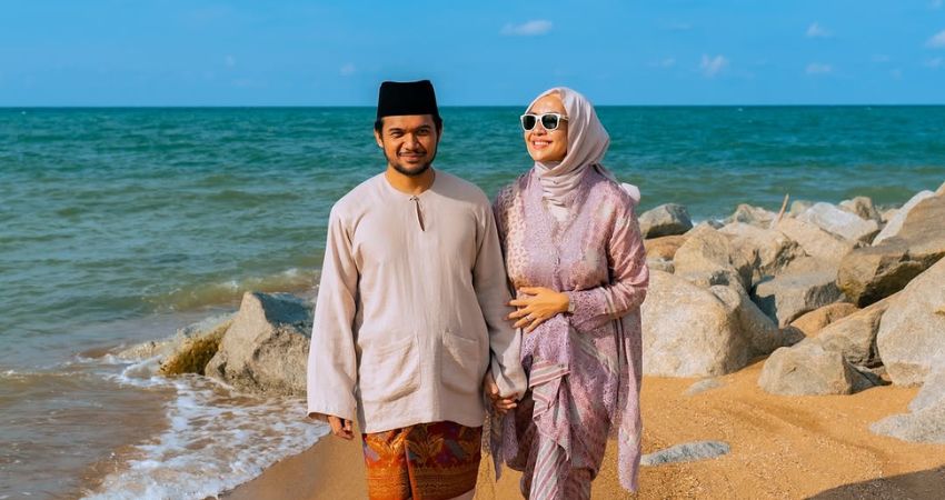 Bãi biển Pantai Cahaya Bulan