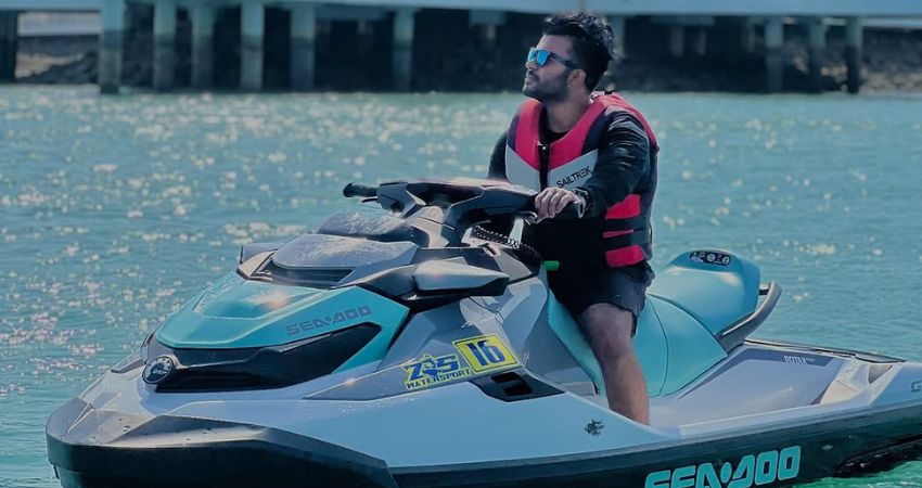 Mang theo kem chống nắng nếu bạn có nhiều hoạt động bên ngoài tại Pantai Cenang