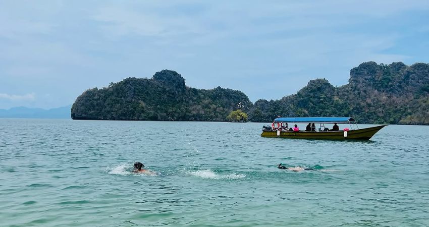 Thời điểm từ 11 đến tháng 4 rất thích hợp để du lịch đến Pantai Cenang