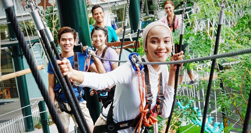 Du khách nên chuẩn bị kem chống nắng và mang theo ô nhỏ khi di chuyển ngoài trời tại Petaling Jaya