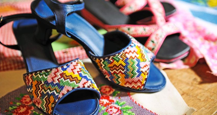 Các sản phẩm thủ công mỹ nghệ mang phong cách Mã Lai rất thích hợp để mua về làm quà