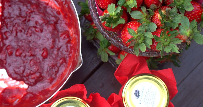 Mức dâu tây rất thích hợp để mang về làm quà khi du lịch Tanah Rata