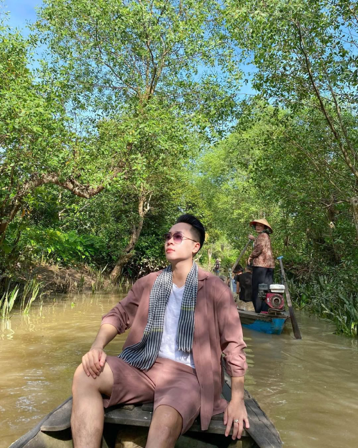 Vừa chèo thuyền vừa thưởng thức đặc sản tươi ngon là điểm hấp dẫn nhất tại cù lao Tân Phong