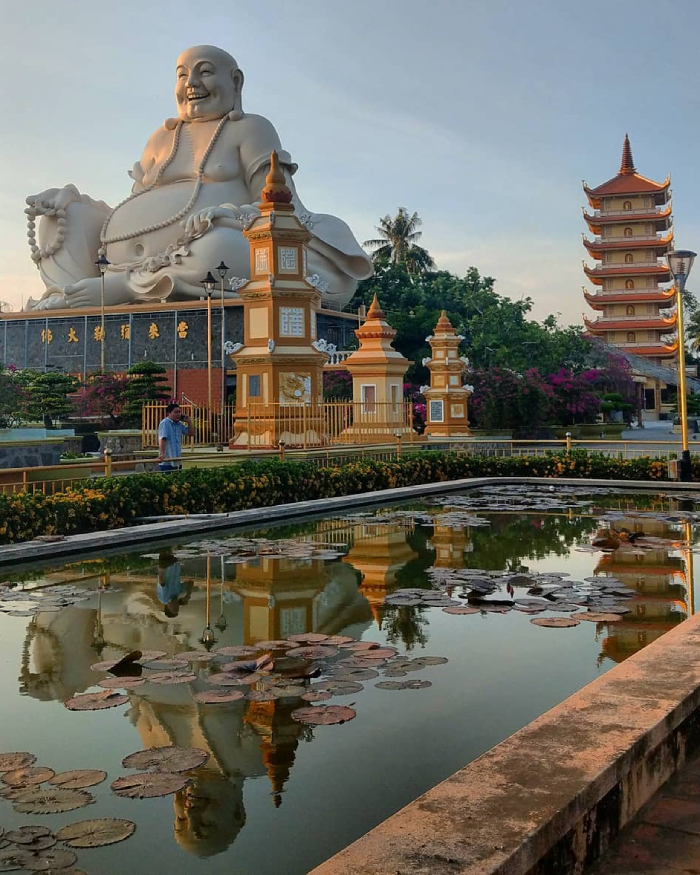 Tượng Phật khổng lồ tại chùa Vĩnh Tràng