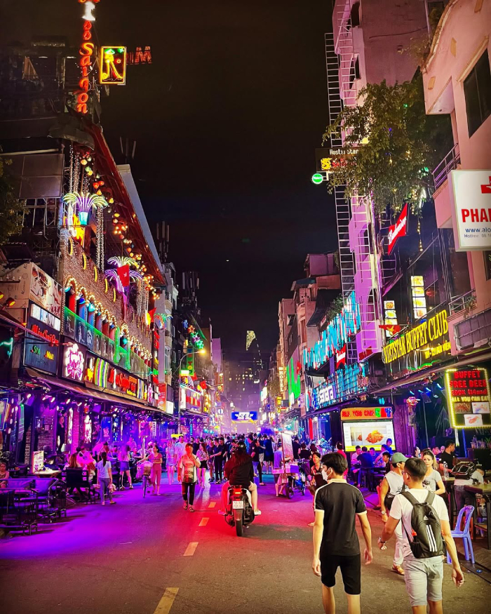 Bùi Viện rực rỡ khi màn đêm buông xuống