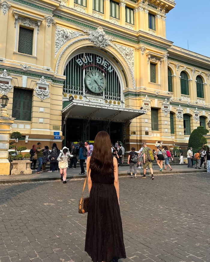 Bưu điện thành phố nổi tiếng với kiến trúc Pháp cổ