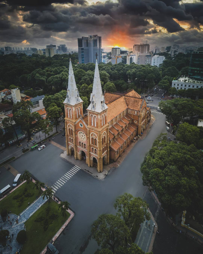 Nhà thờ Đức Bà là biểu tượng huyền thoại của Sài Gòn