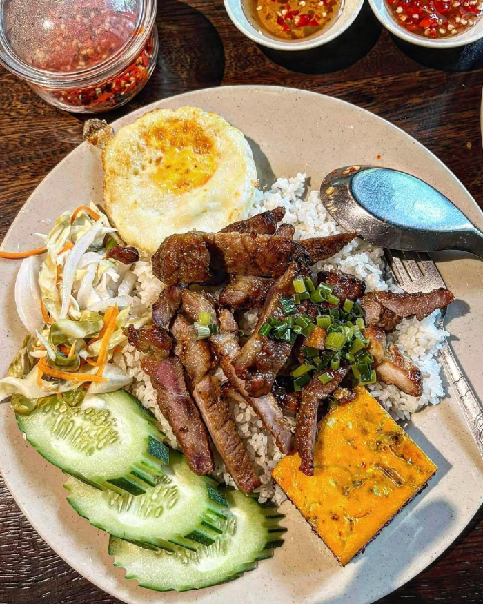 Cơm tấm là món ăn phổ biến nhất của người Sài Gòn