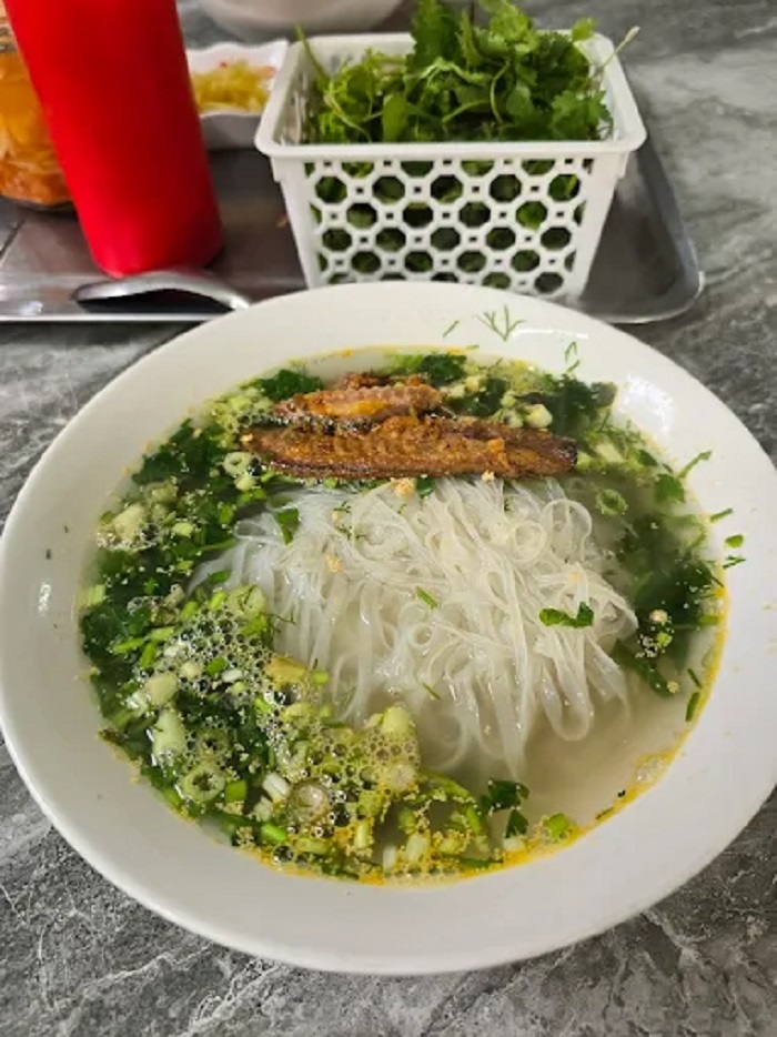 Canh Cá Cổ Quỳnh Côi Vũ Anh là một trong những quán lâu đời ở Thái Bình.