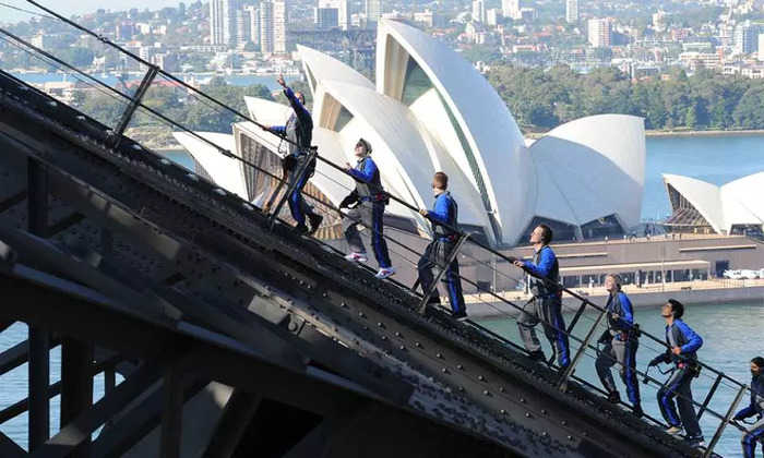Leo lên đỉnh cầu cảng Sydney Úc