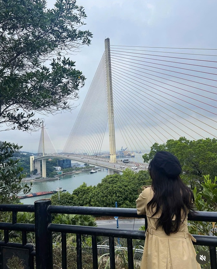 Cây cầu vượt biển đẹp ở Việt Nam này trở thành điểm check in quen thuộc của nhiều du khách