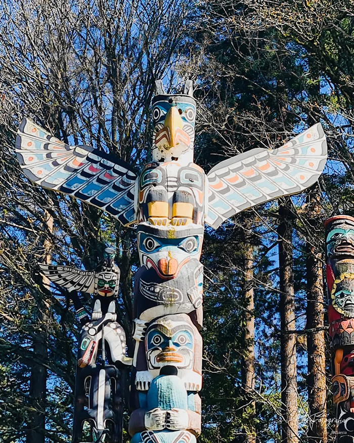 Cột Totem (Totem Poles) tại công viên Stanley Park Canada