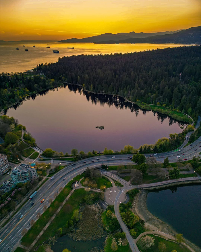 Đi bộ hoặc đạp xe tới công viên Stanley Park Canada