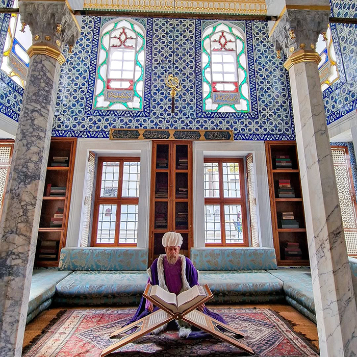 Phòng Thánh tích (Chamber of Holy Relics)