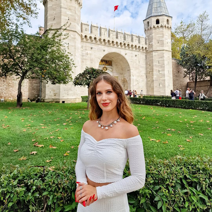 Đi bằng tàu điện (Tram) – tiện lợi và phổ biến nhất tới cung điện Topkapi Thổ Nhĩ Kỳ