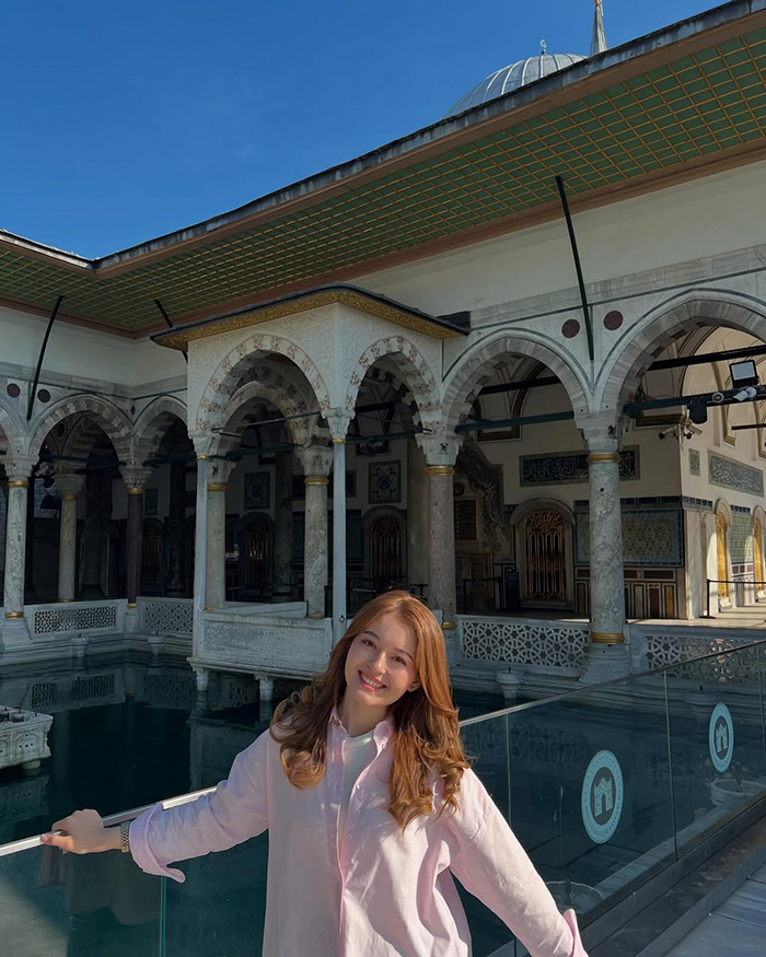 Mùa hè (Tháng 6 - Tháng 8) tại cung điện Topkapi Thổ Nhĩ Kỳ