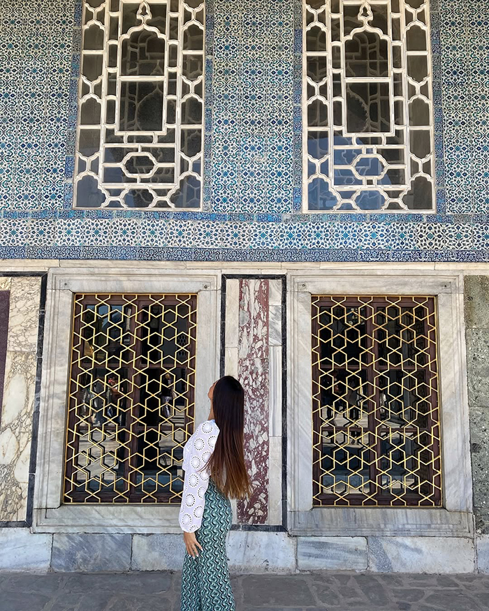 Đi taxi hoặc gọi xe công nghệ tới cung điện Topkapi