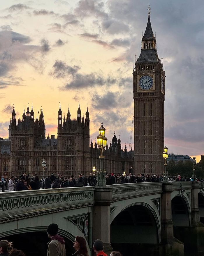 Tàu điện ngầm (Tube) - tiện lợi và nhanh chóng nhất