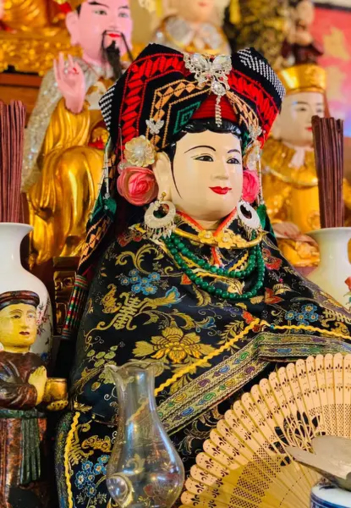 Tham quan đền Công Đồng Bắc Lệ