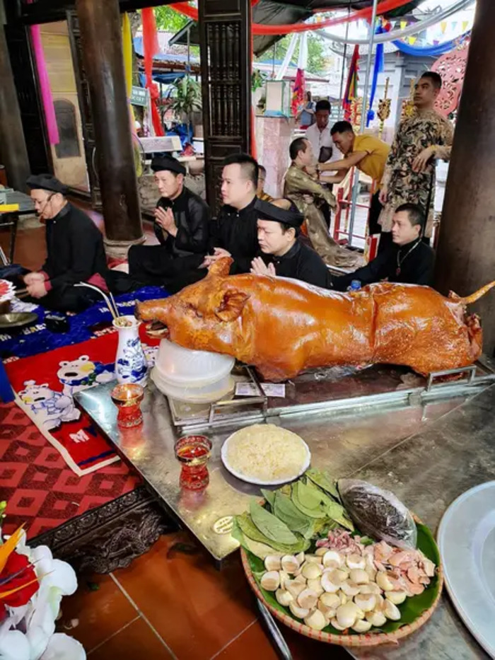 Lễ vật mang đến đền Công Đồng Bắc Lệ