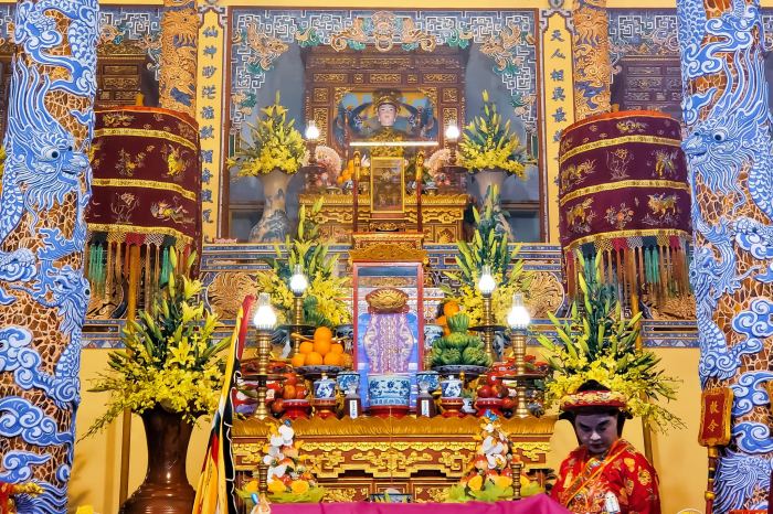 Điện Hòn Chén Huế 